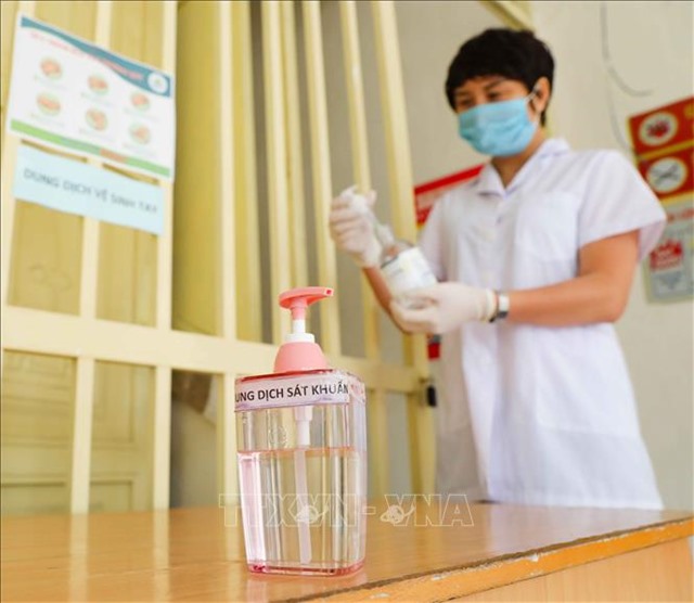 Hướng dẫn vệ sinh môi trường, khử khuẩn nơi làm việc