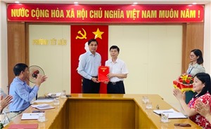 Công bố và trao Quyết định nghỉ hưu cho Bí thư Đảng ủy phường Yết Kiêu